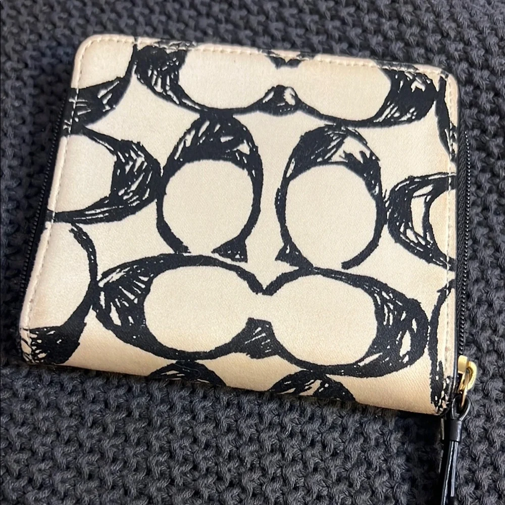 Coach Cream and Black Signature Wallet - Picture 2 of 6